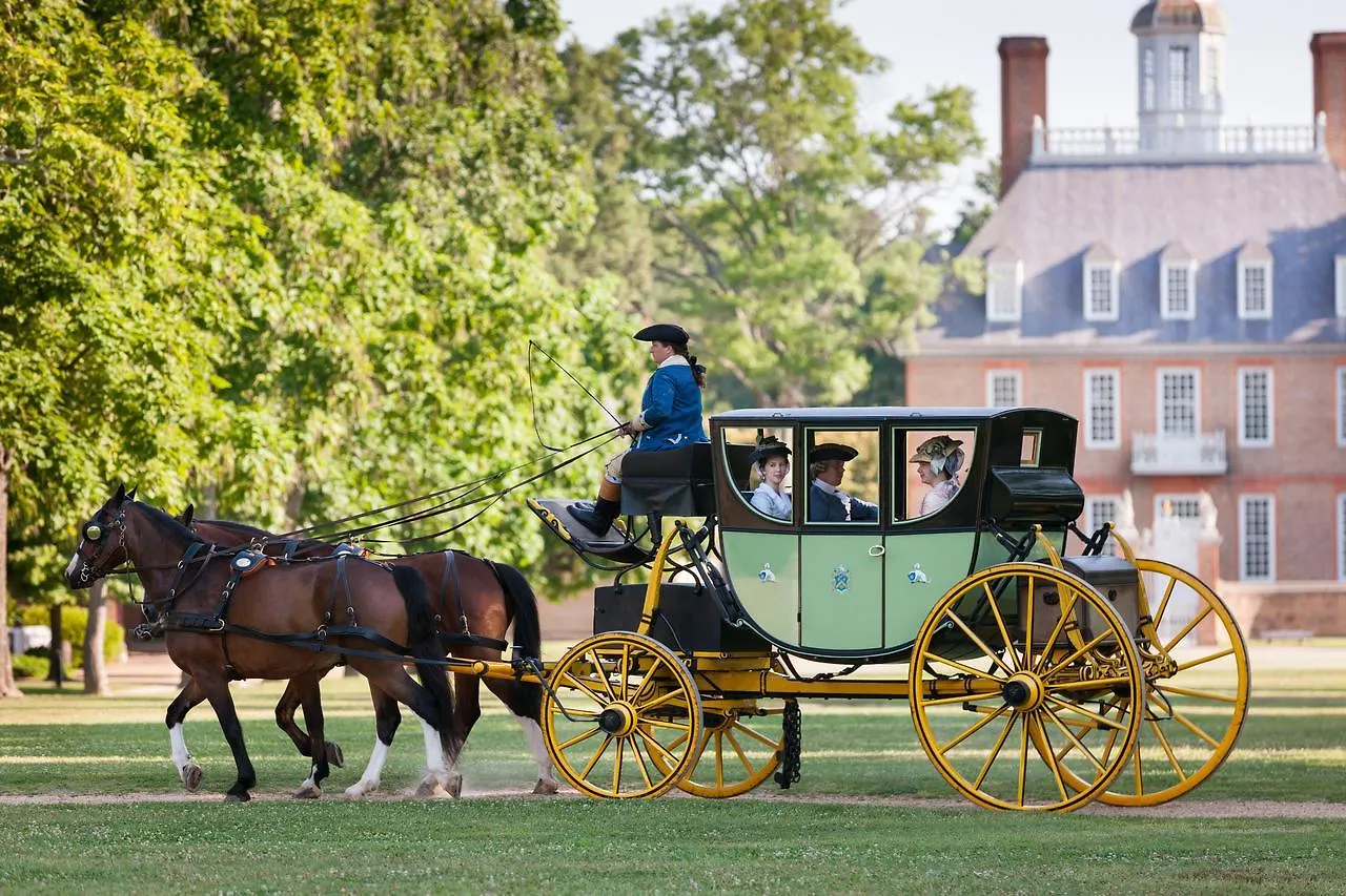 Williamsburg Woodlands Hotel & Suites, An Official Colonial Williamsburg Hotel