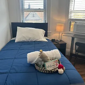 Guest house Cozy Private Bedrooms Kitchen Wifi Englewood