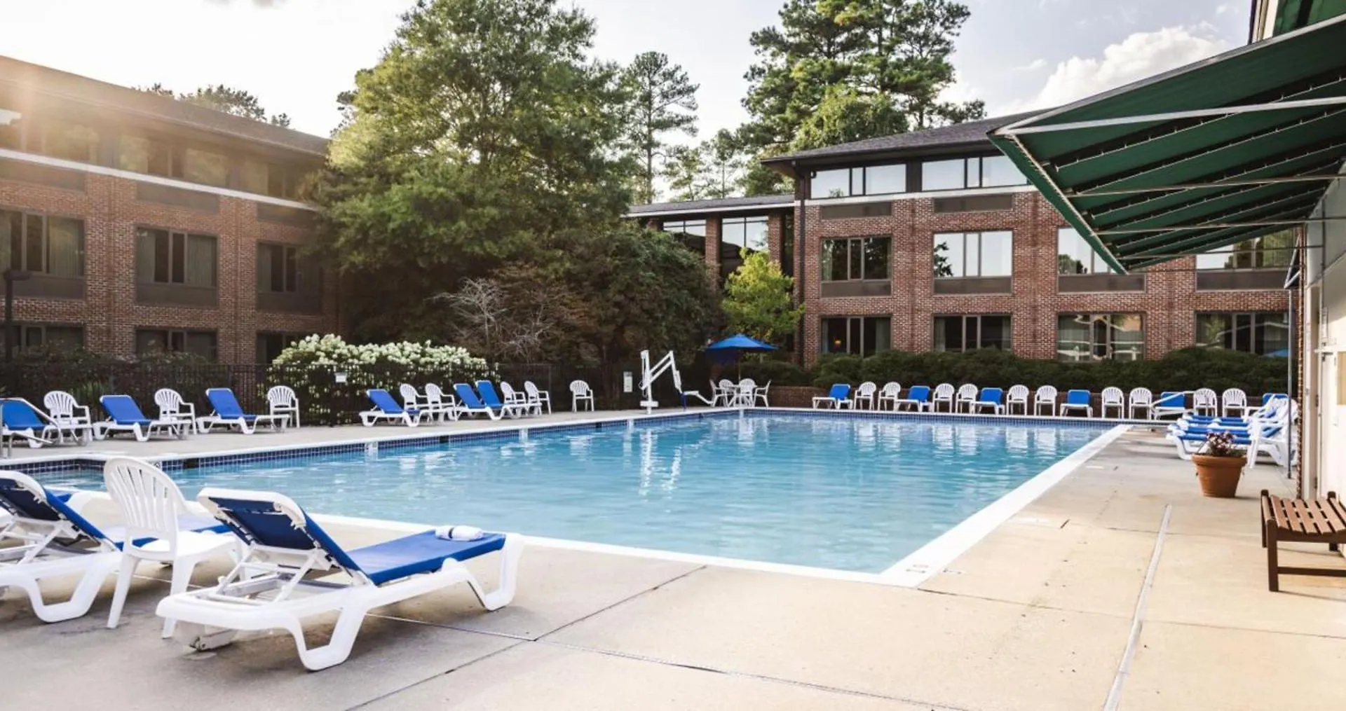 Williamsburg Woodlands Hotel & Suites, An Official Colonial Williamsburg Hotel
