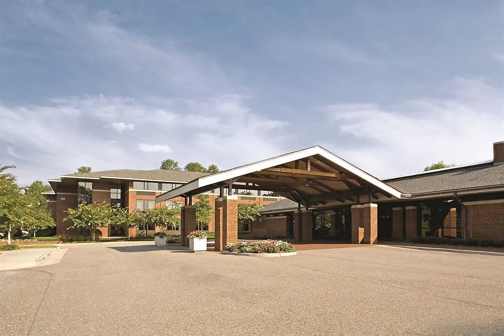 Williamsburg Woodlands Hotel & Suites, An Official Colonial Williamsburg Hotel