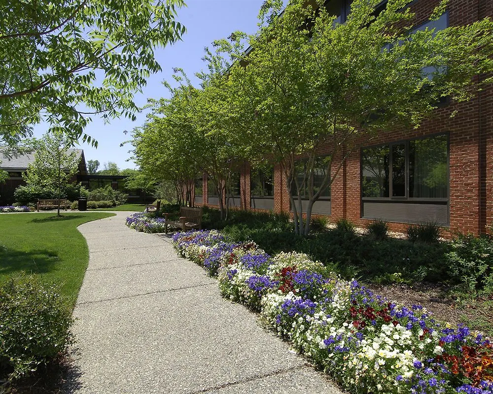 Williamsburg Woodlands Hotel & Suites, An Official Colonial Williamsburg Hotel