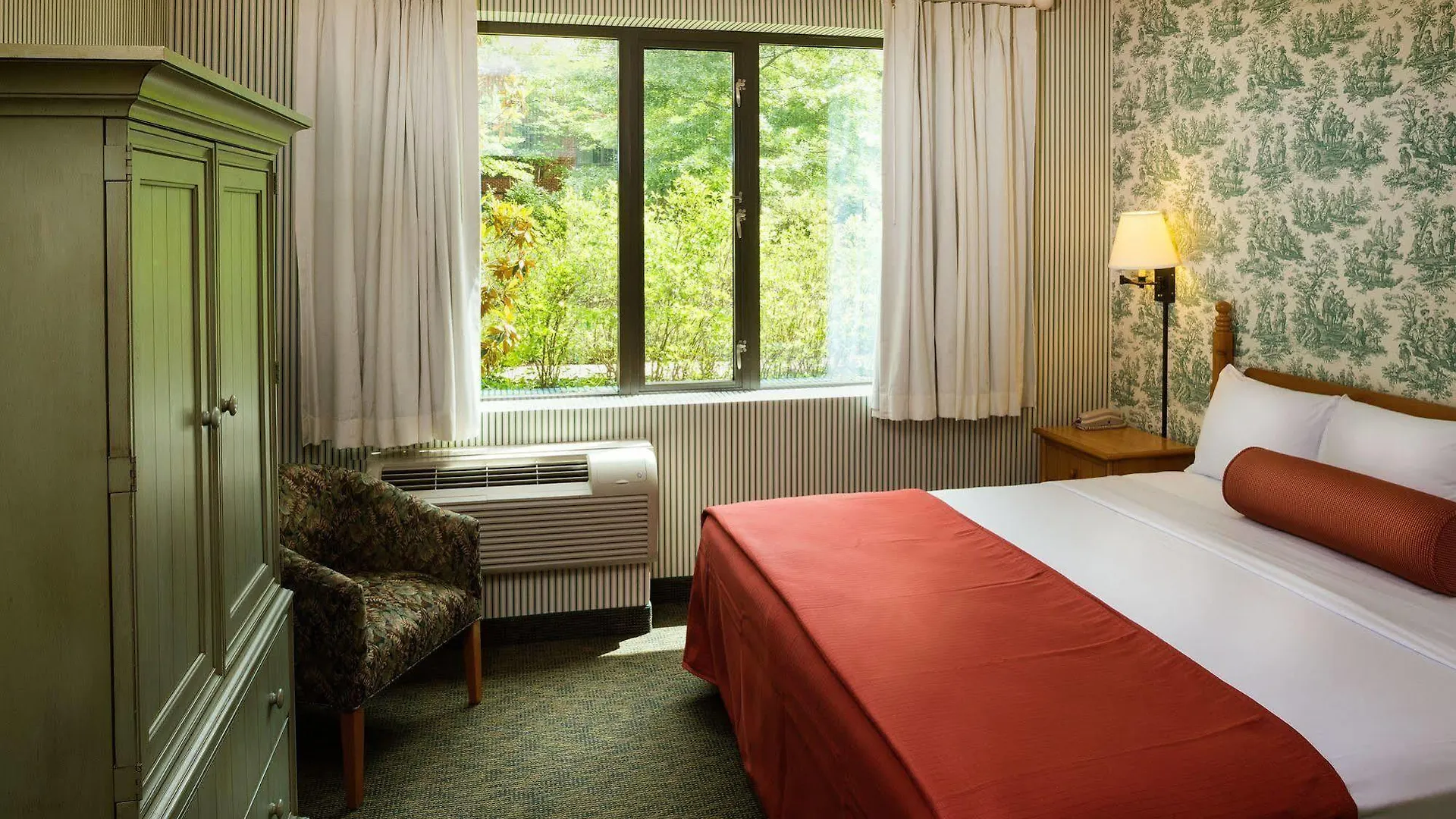 Williamsburg Woodlands Hotel & Suites, An Official Colonial Williamsburg Hotel