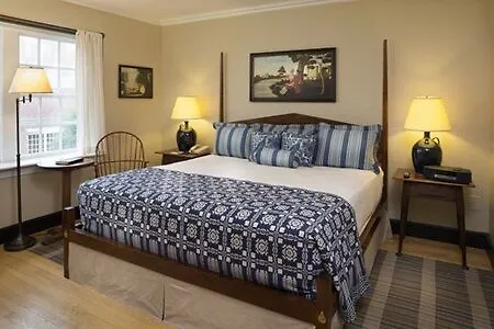 Williamsburg Woodlands Hotel & Suites, An Official Colonial Williamsburg Hotel